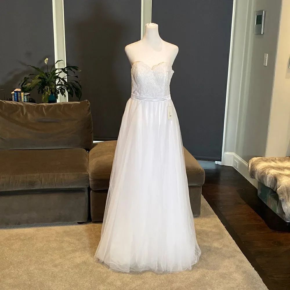 Women’s White Wedding Dress Sweetheart Neckline Zip Up Back Size 4 NWT